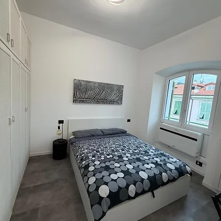 Maison Aurora * סנרמו